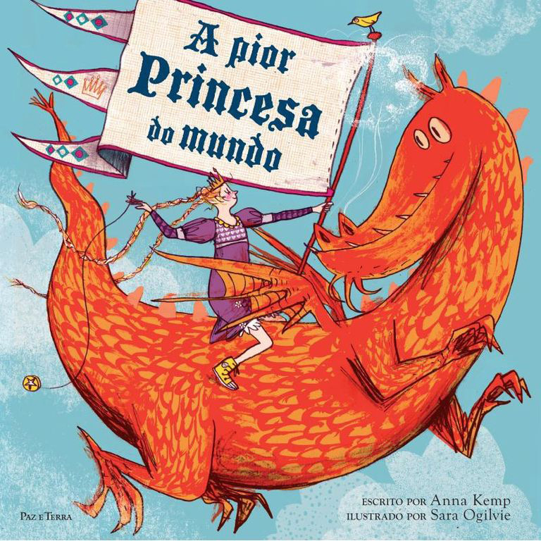 Capa do livro A pior princesa do mundo, de Anna Kemp e Sara Ogilvie. Na imagem, vemos uma menina de cabelos ruivos, usando um vestido rosa e uma coroa dourada. Ela está sentada em um trono, com os braços cruzados e uma expressão de tédio no rosto. O fundo da imagem é azul claro, com estrelas amarelas espalhadas por ele. O título do livro está escrito em letras grandes e amarelas na parte superior da capa, e o nome da autora e da ilustradora estão escritos em letras menores na parte inferior da capa.